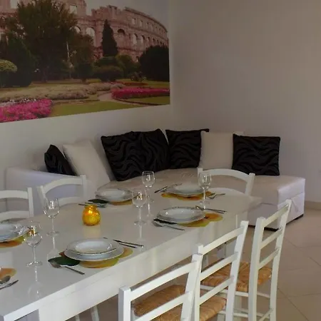 Holiday Tanja Casa de Férias Pula