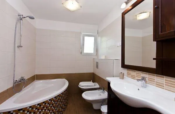 Nyaraló Holiday Tanja *