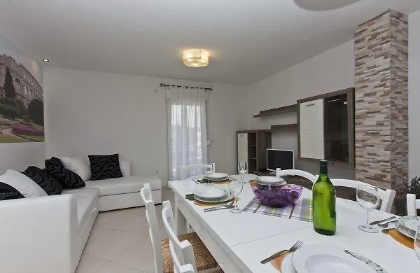 Holiday Tanja Nyaraló