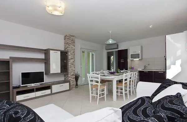 Nyaraló Holiday Tanja Póla