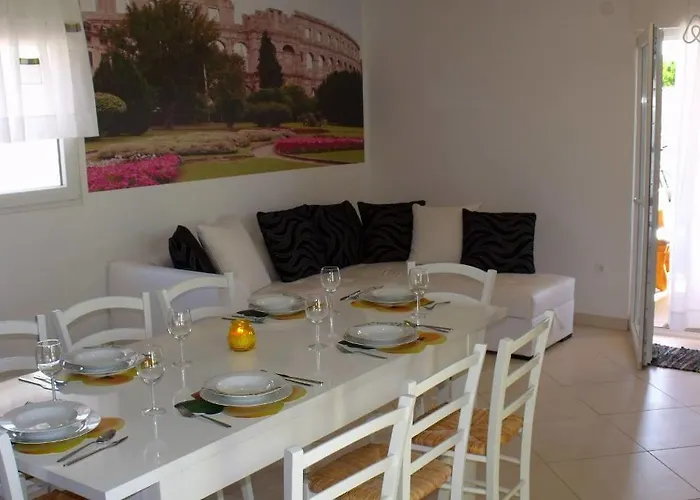 Holiday Tanja Nyaraló Póla