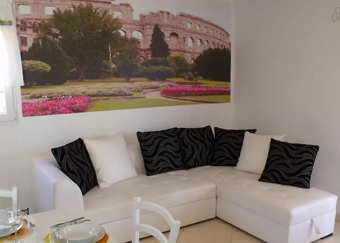 Holiday Tanja Nyaraló *